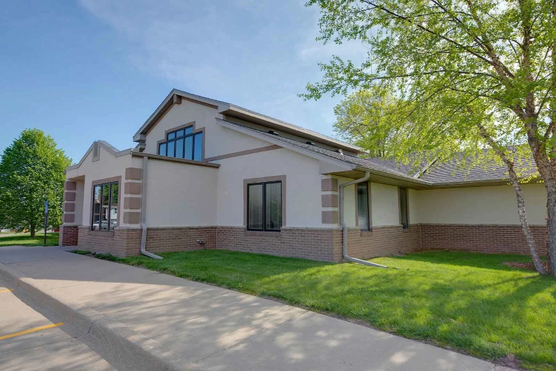 Exterior photo of The Dentist of Lakeport in Sioux City, Iowa.